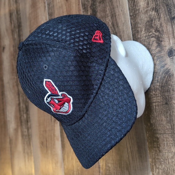 New Era Cleveland Indians Genuine Merchandise Textured Mesh Snap Back In Black - Picture 1 of 10